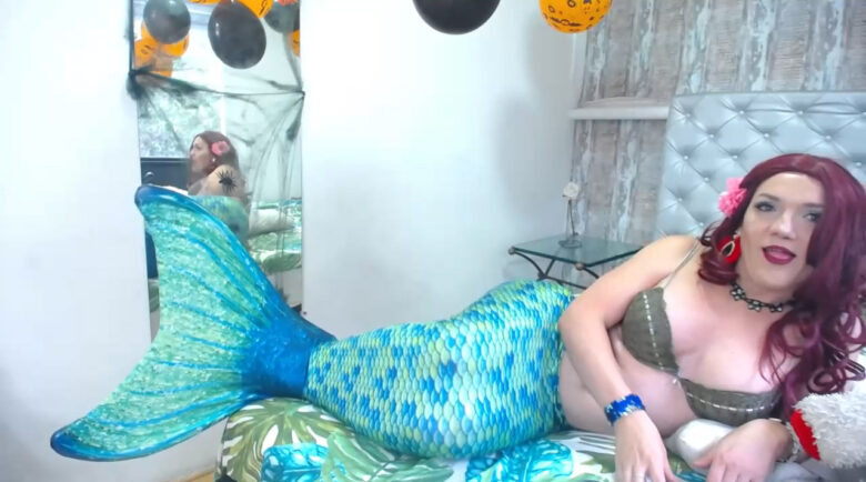 Raquel_Analu Takes Her Mermaid Show Out Of The Sea