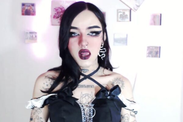 Sisters_Doll Has Goth A Knack For Teasing